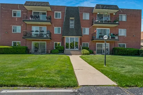 5712 128TH Street Crestwood IL 60418