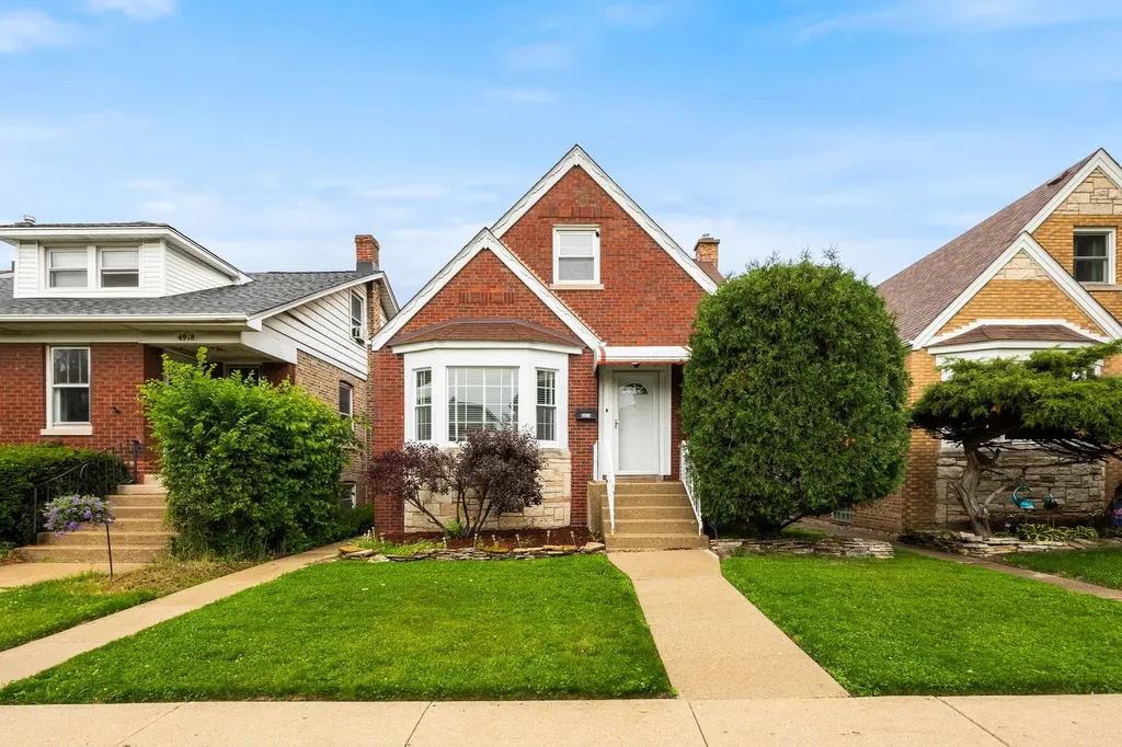 4914 West Warwick Avenue Chicago IL 60641