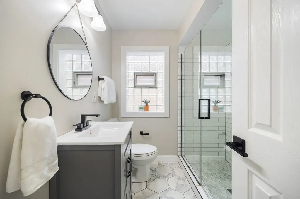 4914 West Warwick Avenue Chicago IL 60641