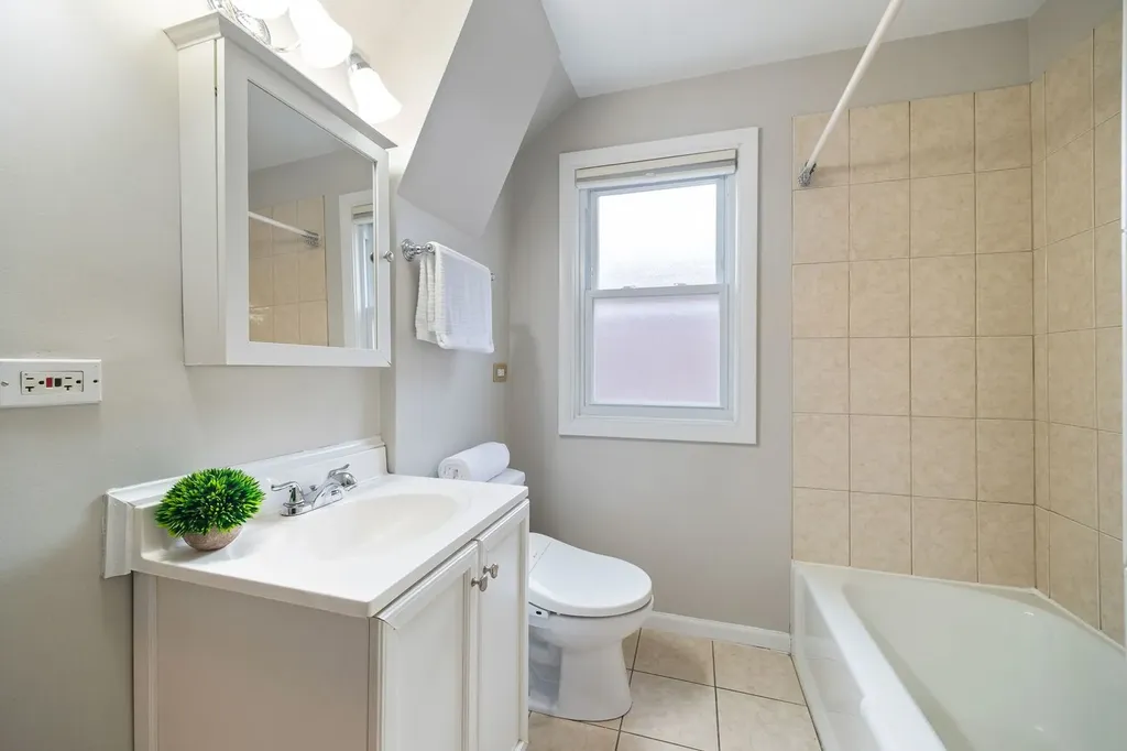 4914 West Warwick Avenue Chicago IL 60641