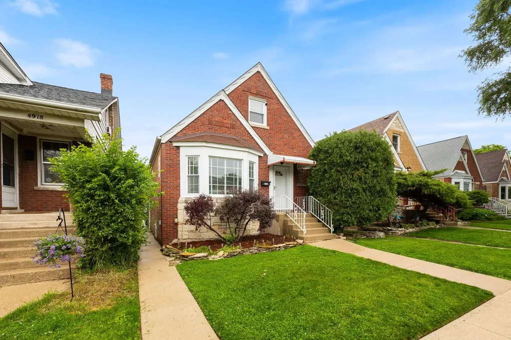 4914 West Warwick Avenue Chicago IL 60641