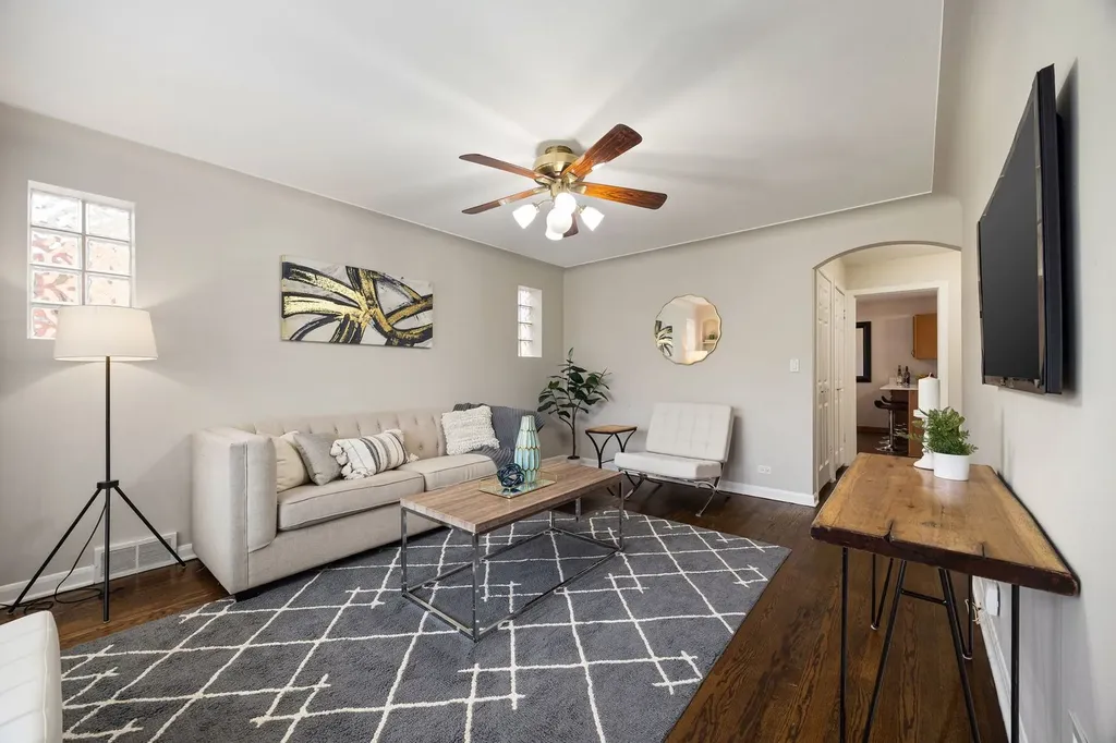 4914 West Warwick Avenue Chicago IL 60641
