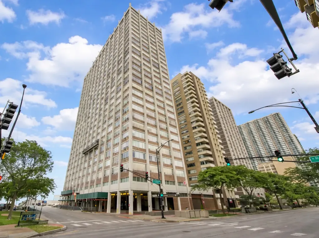 6171 North Sheridan Road Chicago IL 60660