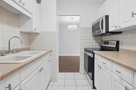6171 North Sheridan Road Chicago IL 60660
