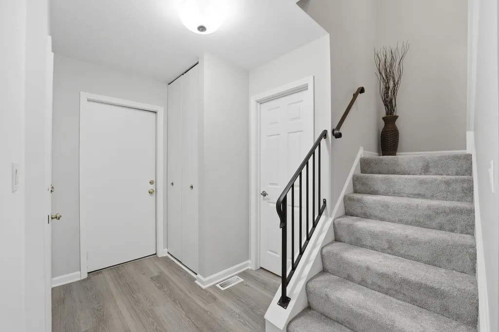 731 Shoreline Circle Schaumburg IL 60194