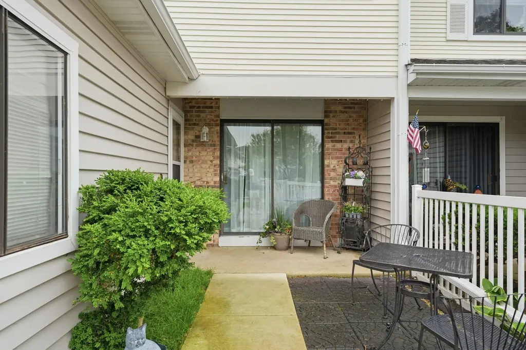 731 Shoreline Circle Schaumburg IL 60194