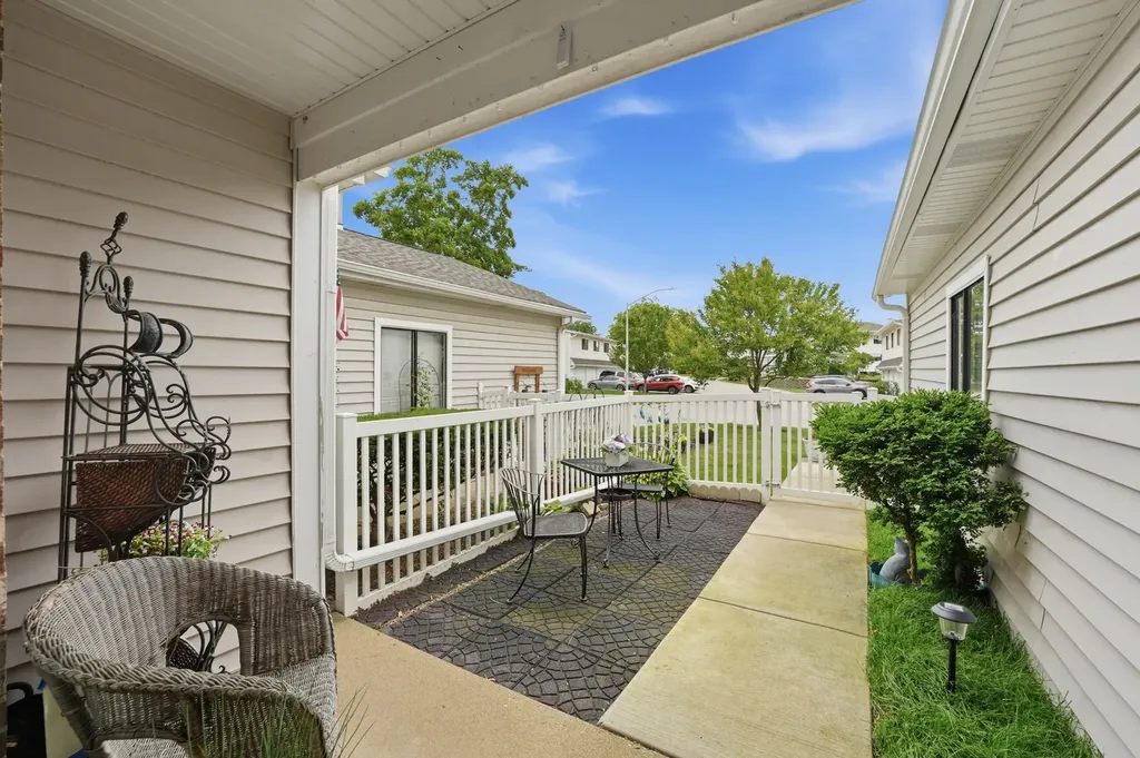 731 Shoreline Circle Schaumburg IL 60194