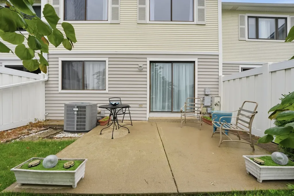 731 Shoreline Circle Schaumburg IL 60194
