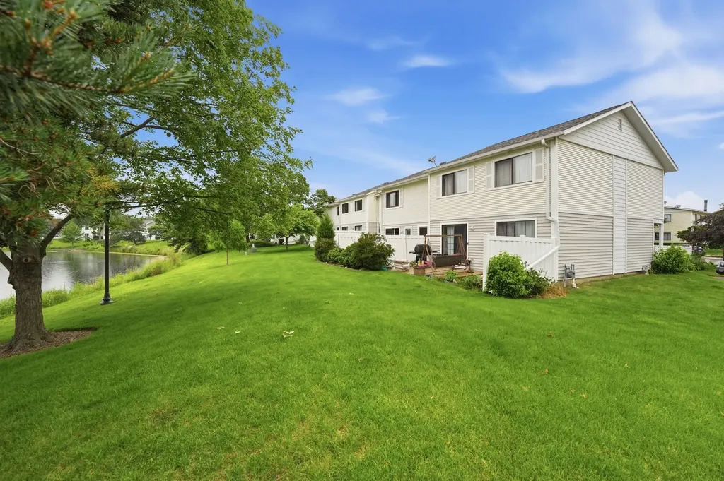 731 Shoreline Circle Schaumburg IL 60194