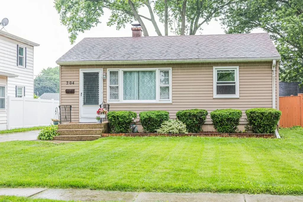 204 North Elroy Avenue Bartlett IL 60103