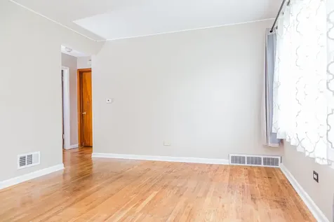 204 North Elroy Avenue Bartlett IL 60103