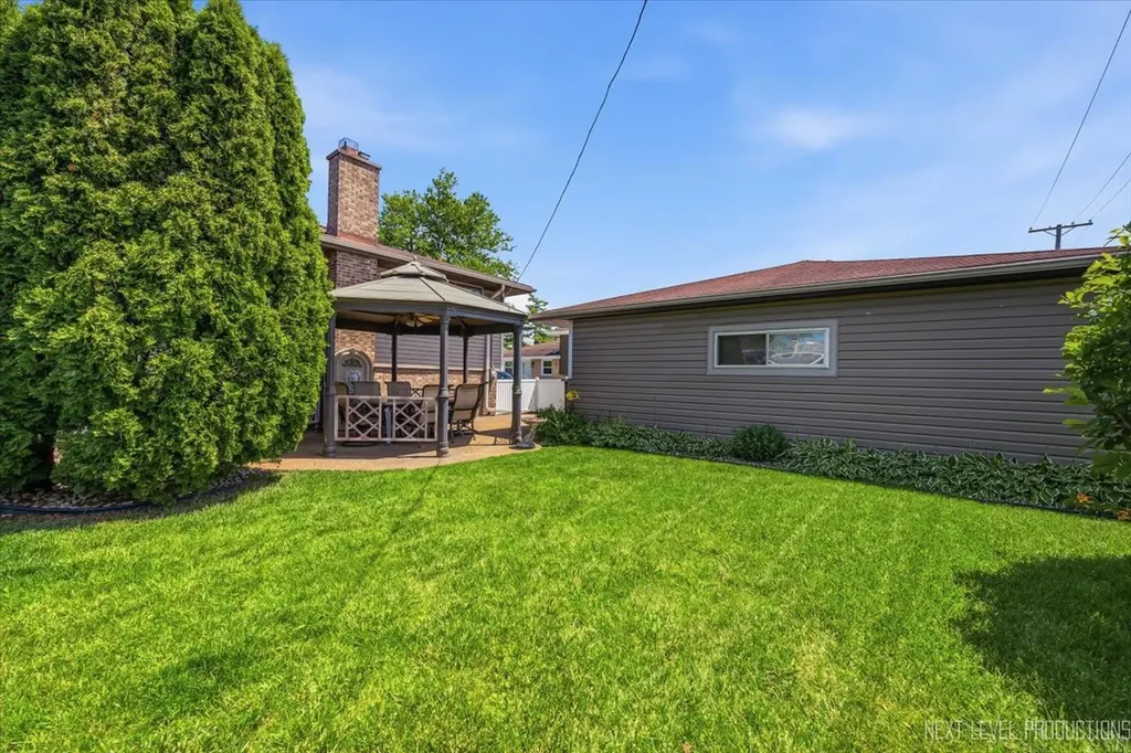 754 North Michigan Street Elmhurst IL 60126