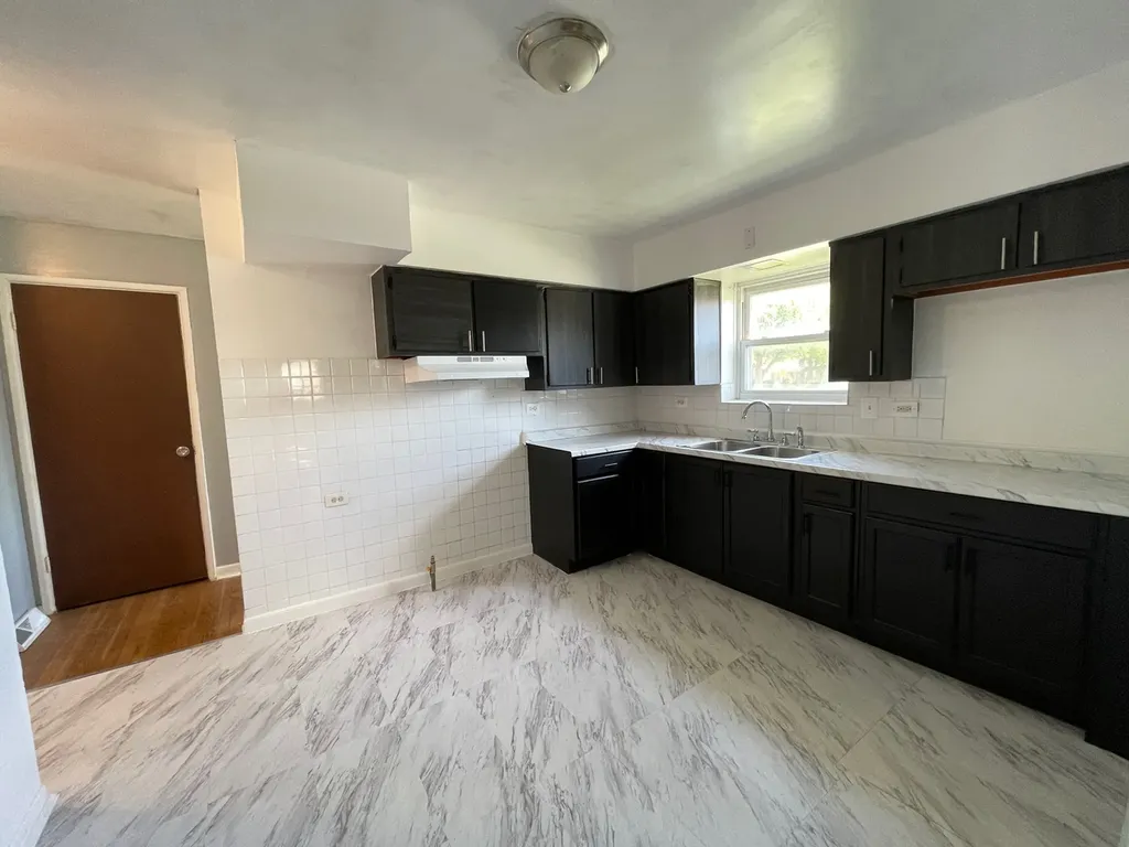 9258 South Parnell Avenue Chicago IL 60620