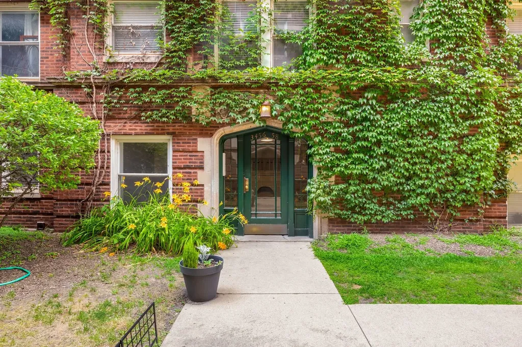 3456 North Janssen Avenue Chicago IL 60657