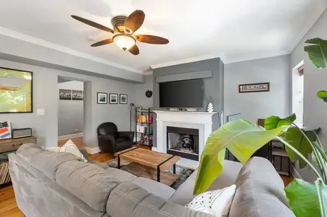 3456 North Janssen Avenue Chicago IL 60657