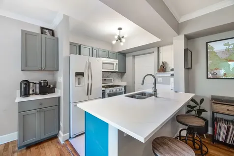 3456 North Janssen Avenue Chicago IL 60657