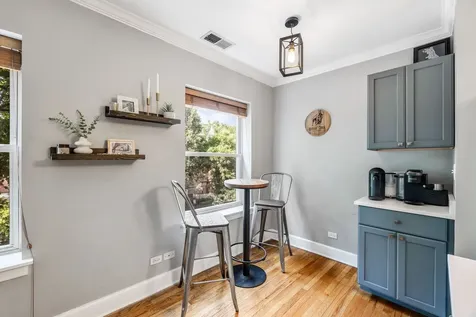 3456 North Janssen Avenue Chicago IL 60657