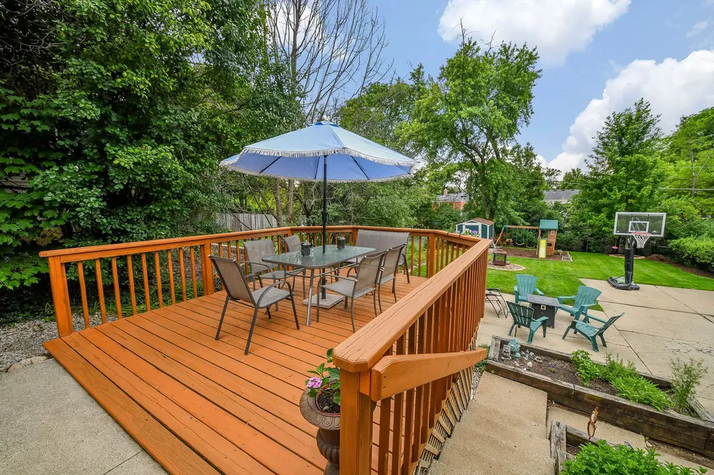 263 Hillside Avenue Glen Ellyn IL 60137