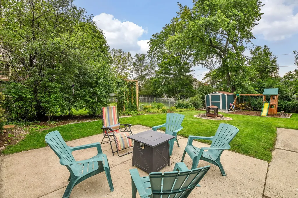 263 Hillside Avenue Glen Ellyn IL 60137