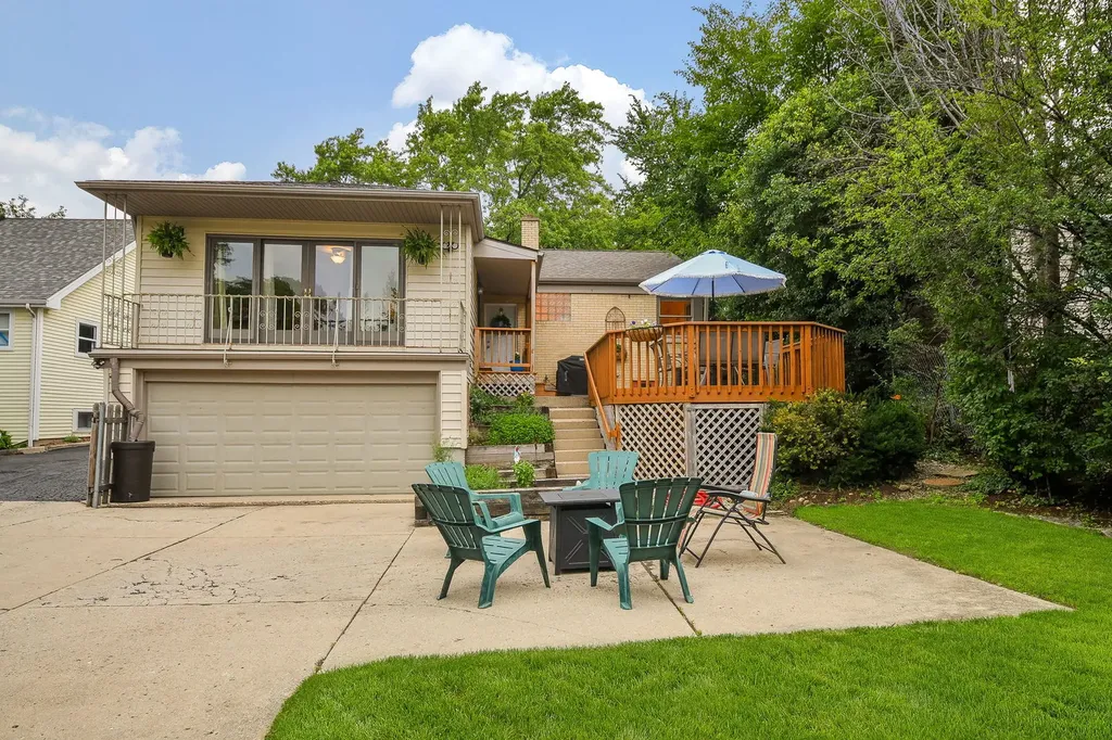 263 Hillside Avenue Glen Ellyn IL 60137