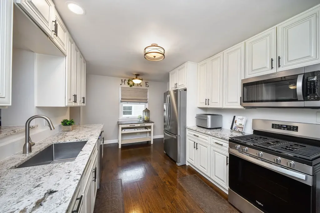263 Hillside Avenue Glen Ellyn IL 60137