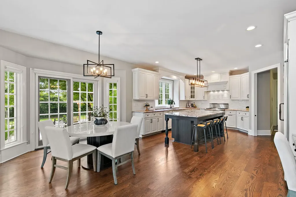 3S412 Saddle Ridge Court Warrenville IL 60555
