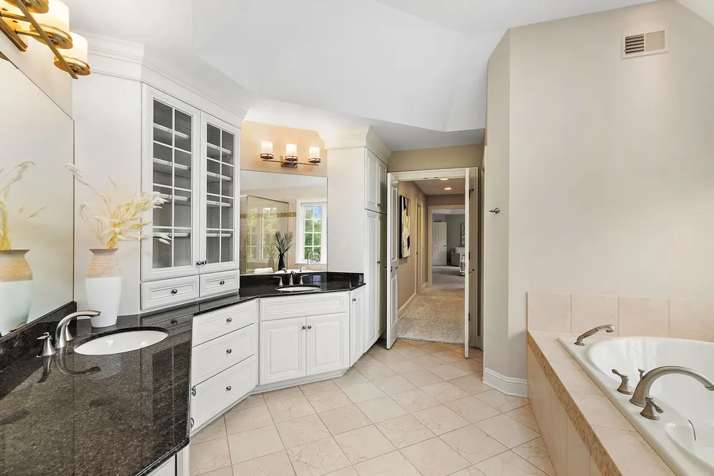 3S412 Saddle Ridge Court Warrenville IL 60555