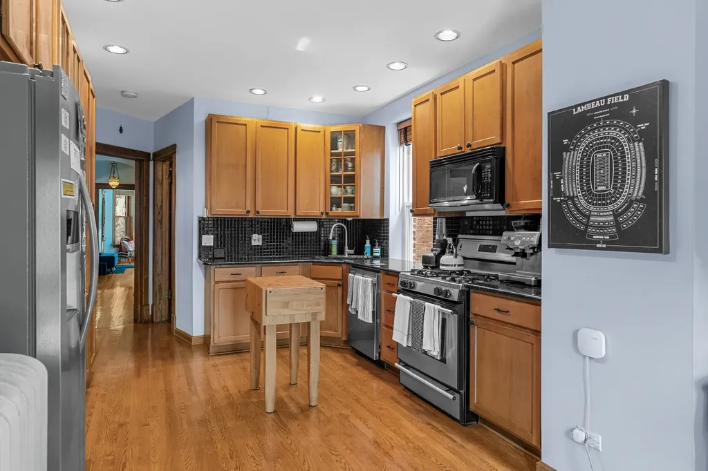 2230 West Leland Avenue Chicago IL 60625