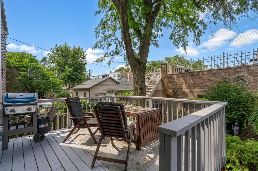 2230 West Leland Avenue Chicago IL 60625