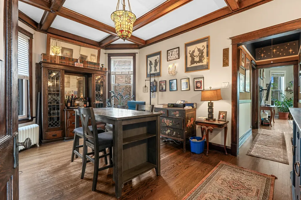2230 West Leland Avenue Chicago IL 60625