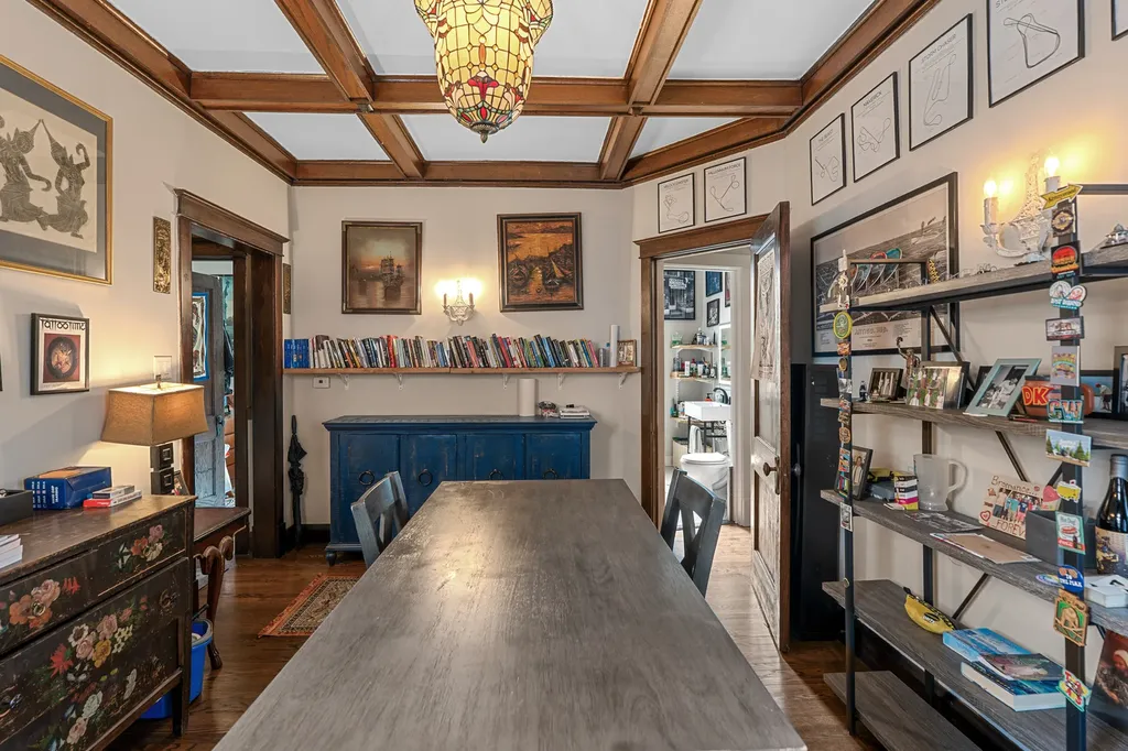 2230 West Leland Avenue Chicago IL 60625