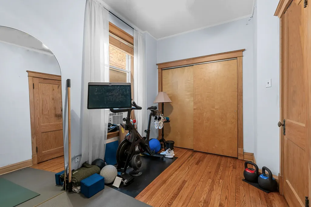 2230 West Leland Avenue Chicago IL 60625