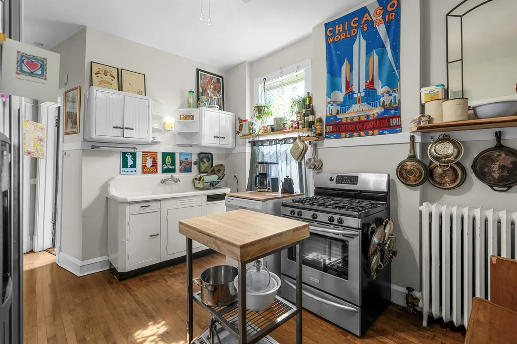2230 West Leland Avenue Chicago IL 60625