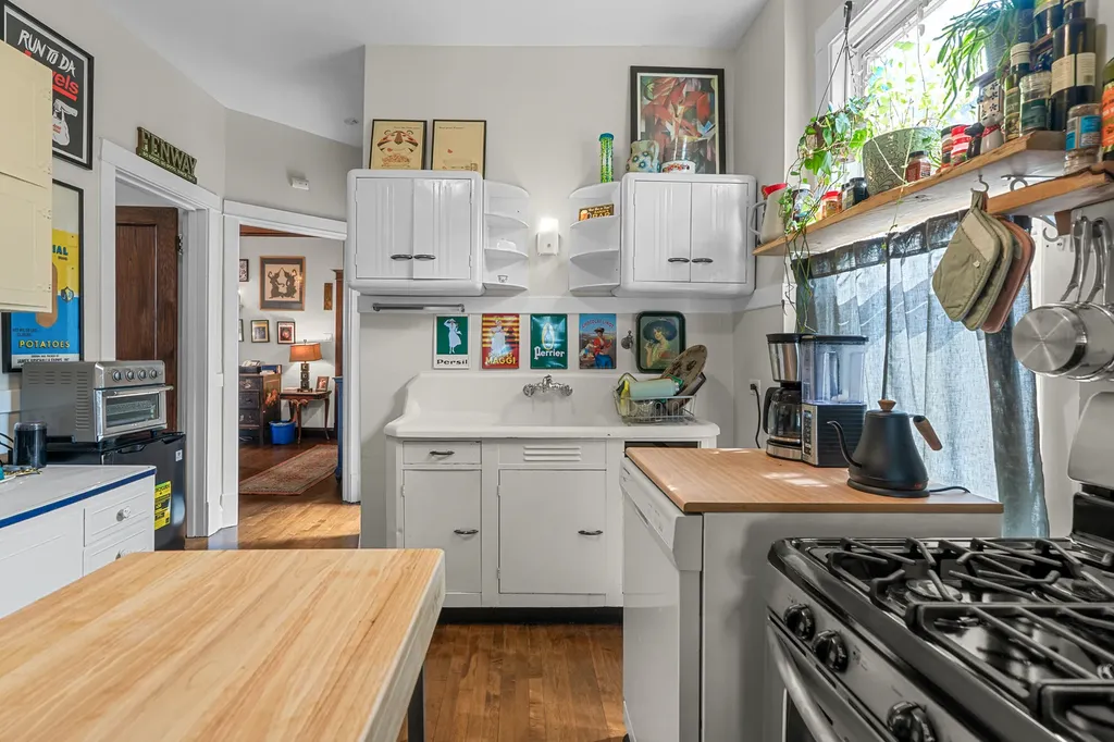2230 West Leland Avenue Chicago IL 60625