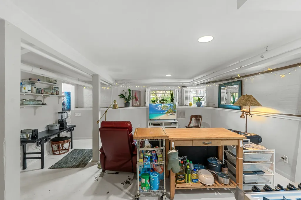 2230 West Leland Avenue Chicago IL 60625