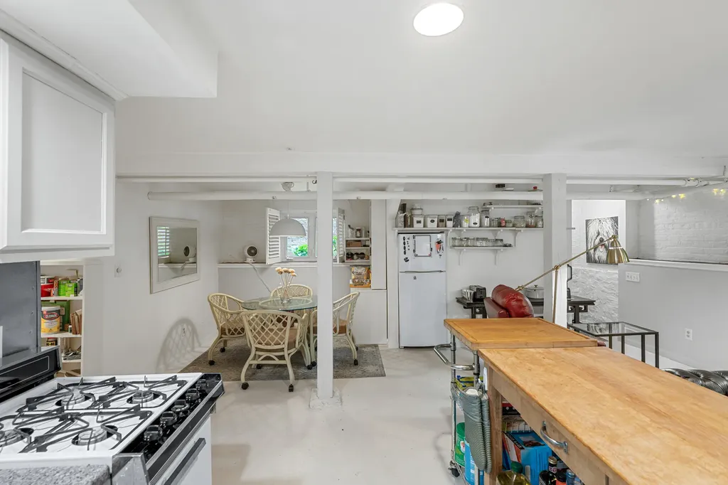 2230 West Leland Avenue Chicago IL 60625