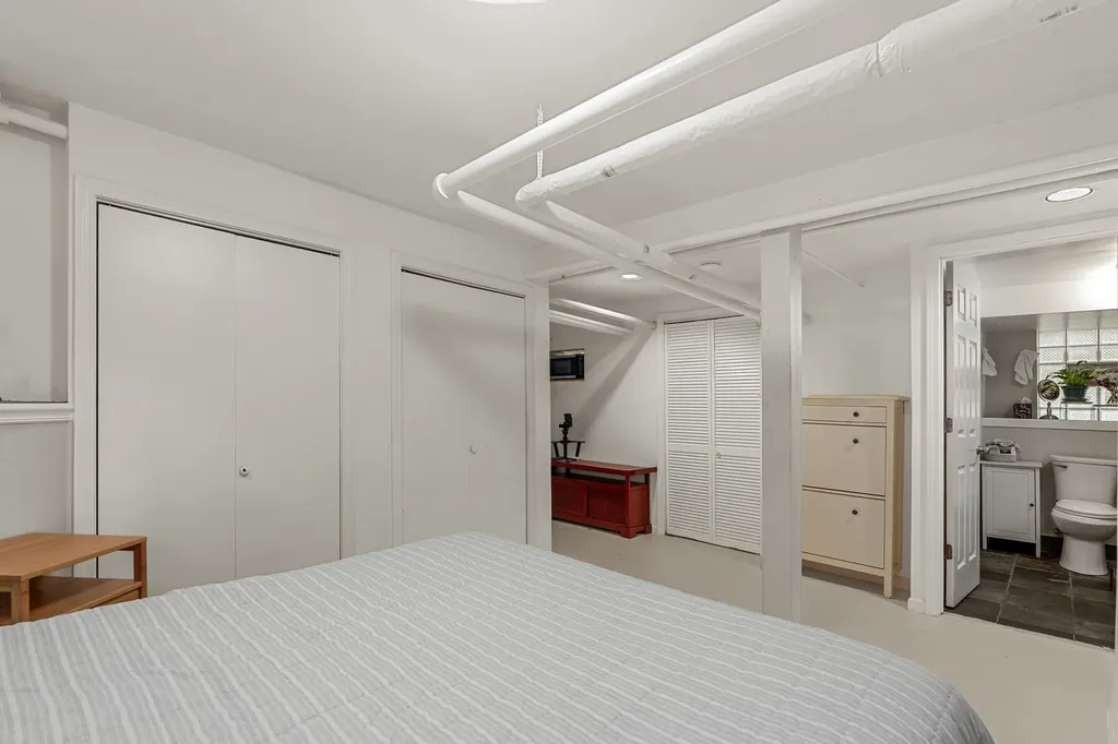 2230 West Leland Avenue Chicago IL 60625