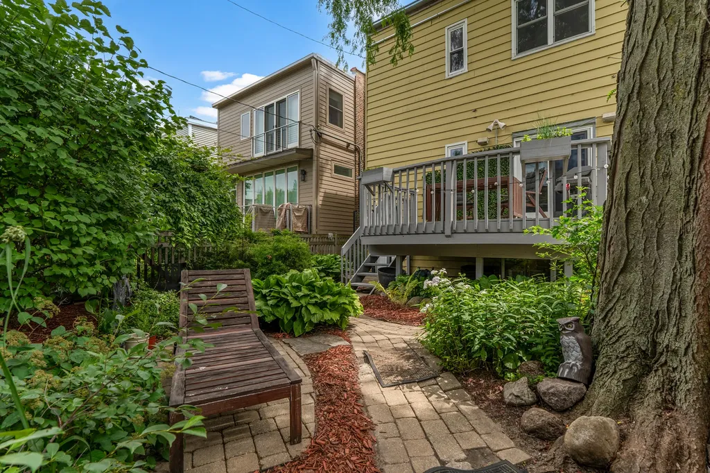 2230 West Leland Avenue Chicago IL 60625