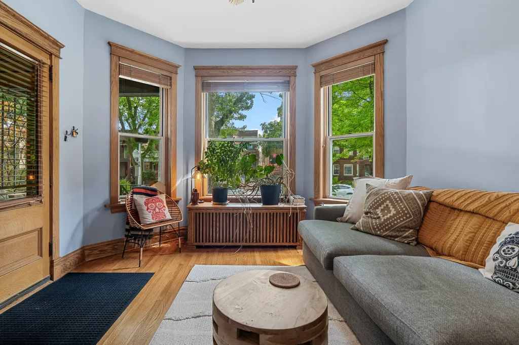 2230 West Leland Avenue Chicago IL 60625