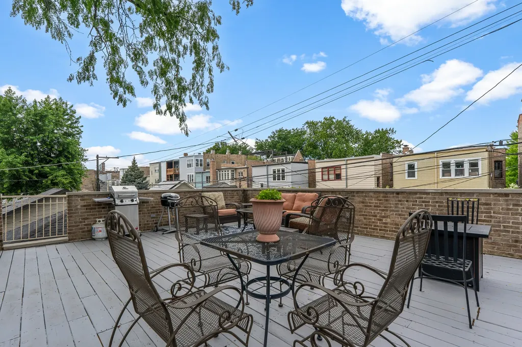2230 West Leland Avenue Chicago IL 60625