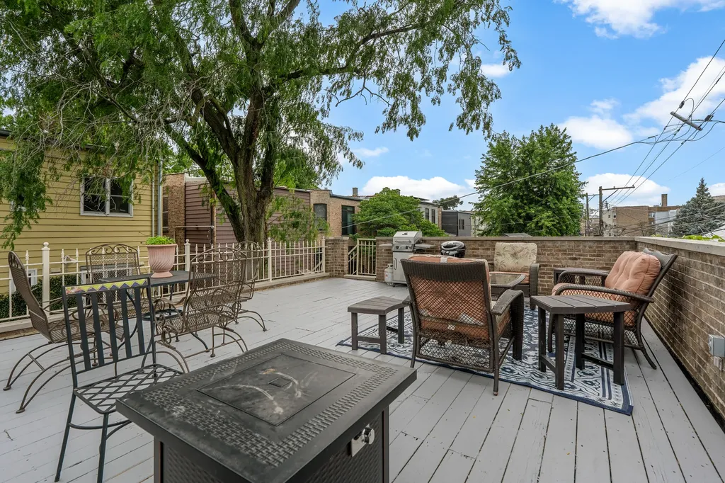 2230 West Leland Avenue Chicago IL 60625