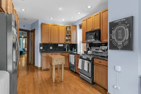 2230 West Leland Avenue Chicago IL 60625