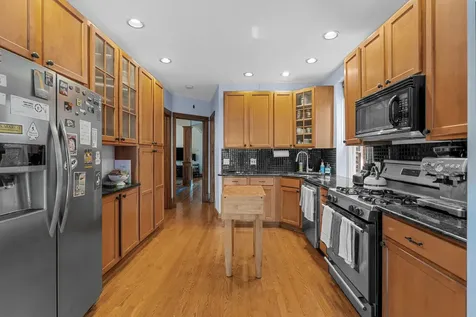 2230 West Leland Avenue Chicago IL 60625