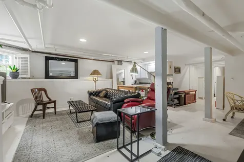 2230 West Leland Avenue Chicago IL 60625