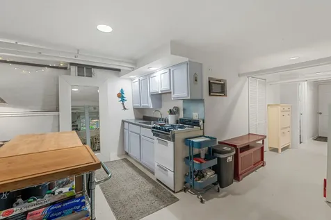 2230 West Leland Avenue Chicago IL 60625