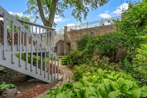 2230 West Leland Avenue Chicago IL 60625