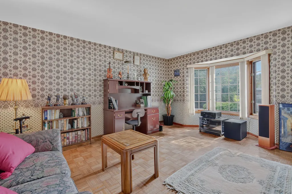 570 North Ellsworth Avenue Addison IL 60101