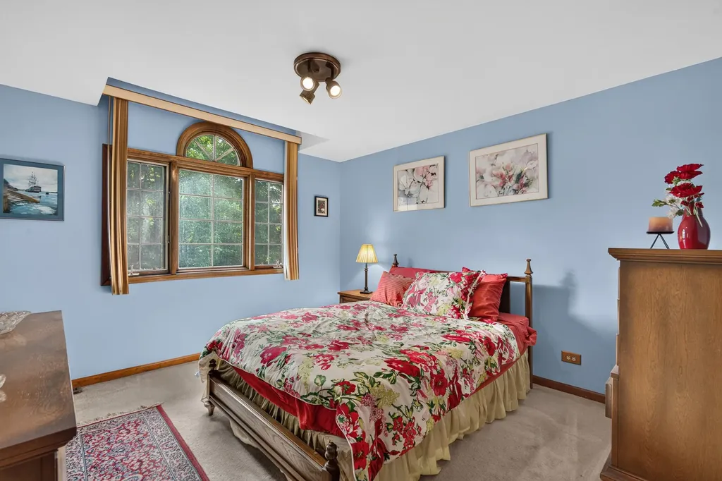 570 North Ellsworth Avenue Addison IL 60101