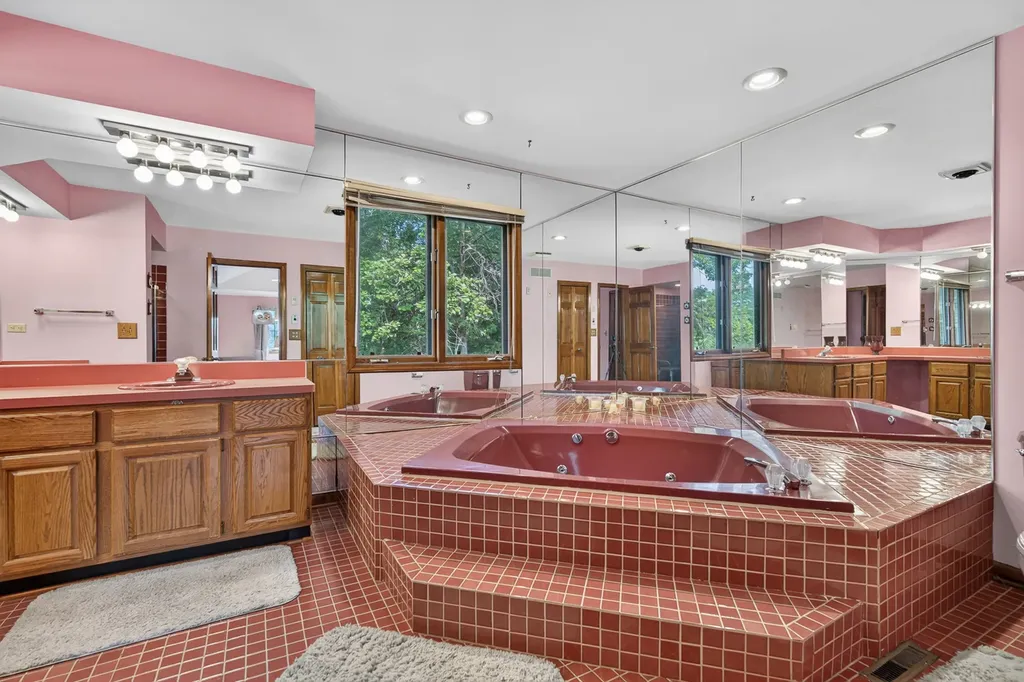 570 North Ellsworth Avenue Addison IL 60101