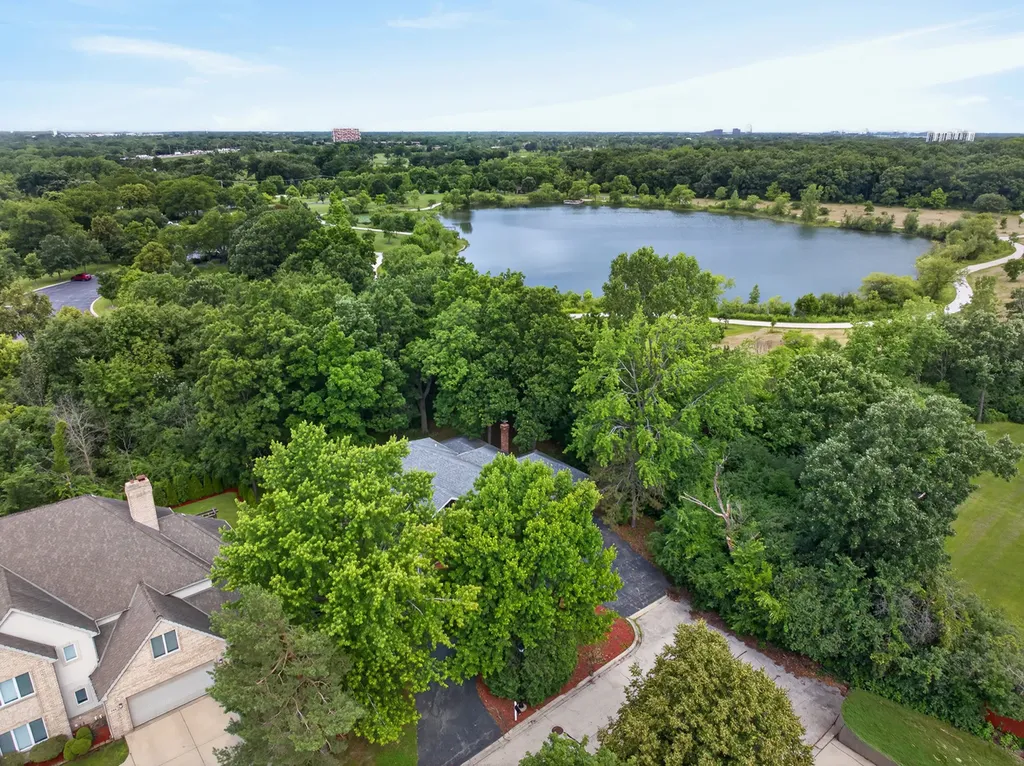 570 North Ellsworth Avenue Addison IL 60101